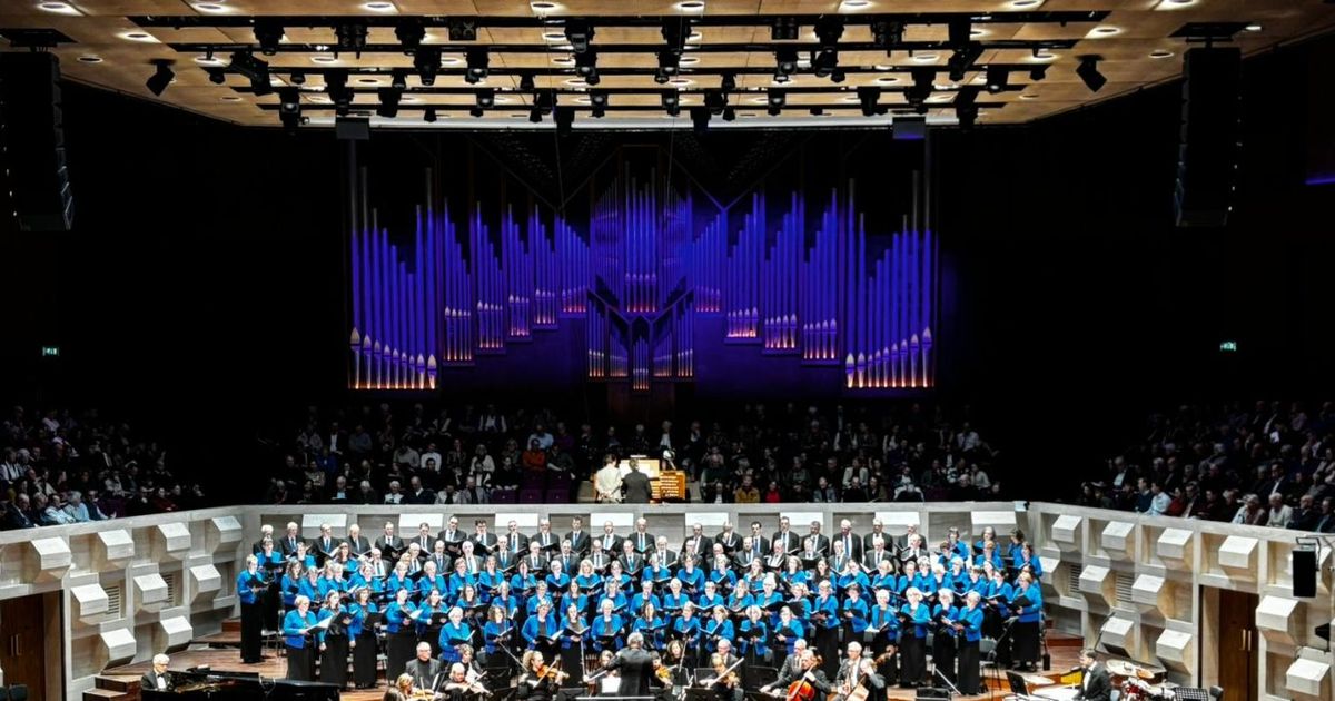 Van verwondering stil — door Hervormde Gemengde zangvereniging Vox Jubilans met medewerking van diverse musici