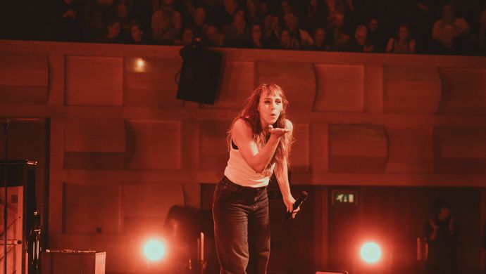 Wende blows a kiss to the audience