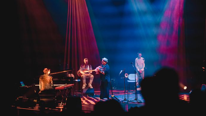 Pianist, guitarist, trumpeter and Dhafer Youssef on the stage. 