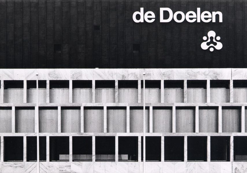 Voorgevel van de Doelen in de jaren 60