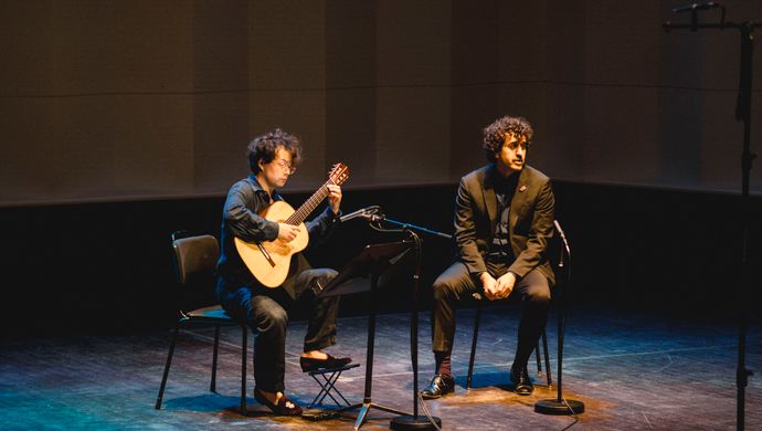 Sean Shibe en Karim Sulayman treden op op het podium