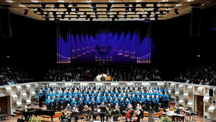Choir sings the gospel on the stage