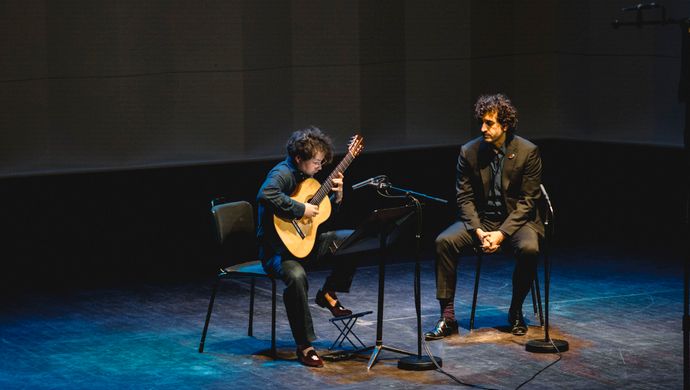 Sean Shibe en Karim Sulayman treden op op het podium
