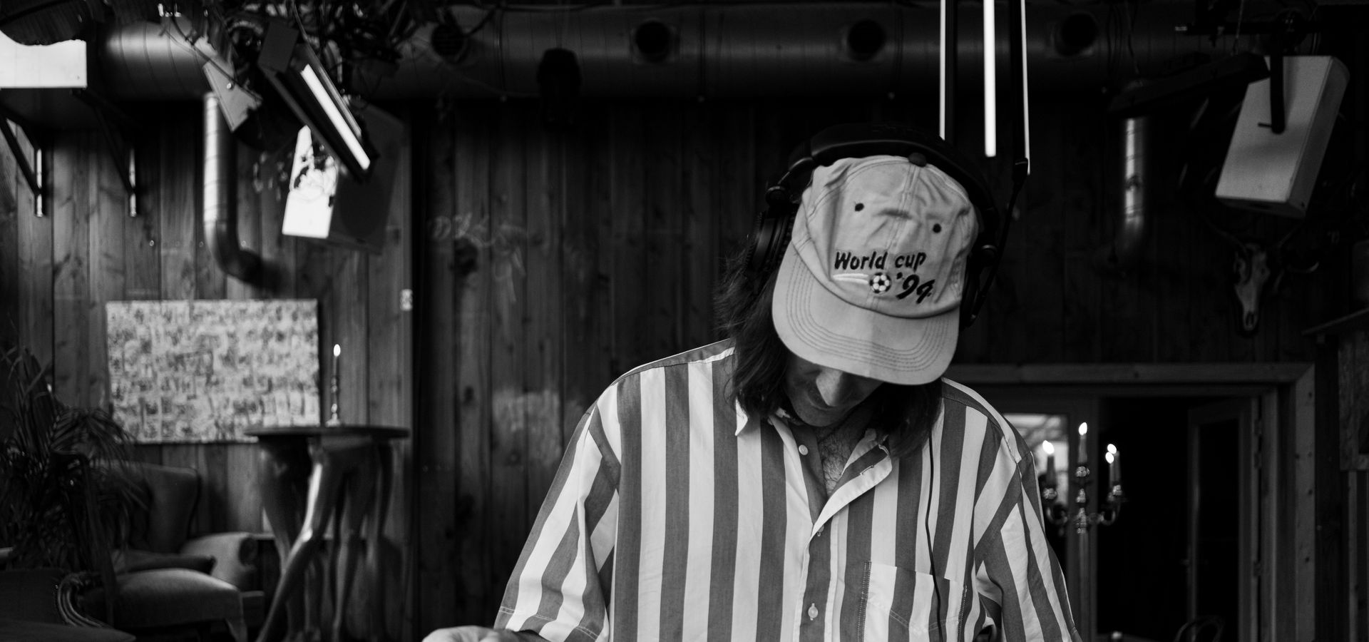 DJ Klapsalon achter de draaitafels