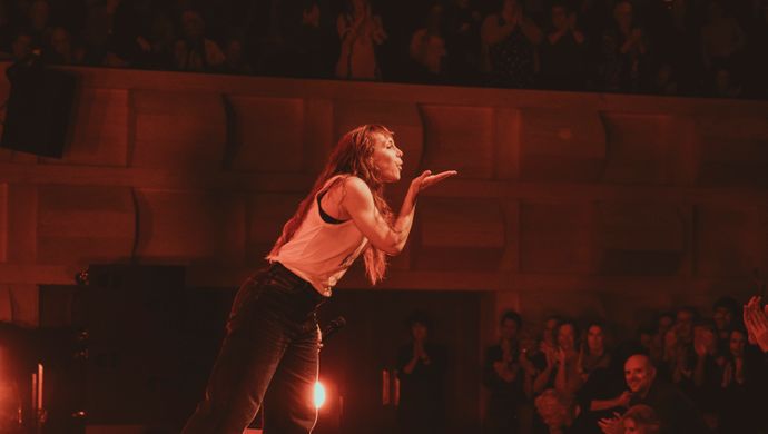 Wende blows a kiss to the audience