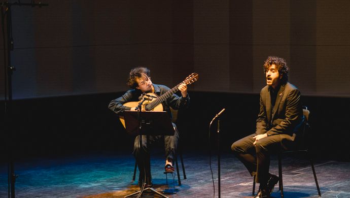 Sean Shibe en Karim Sulayman treden op op het podium