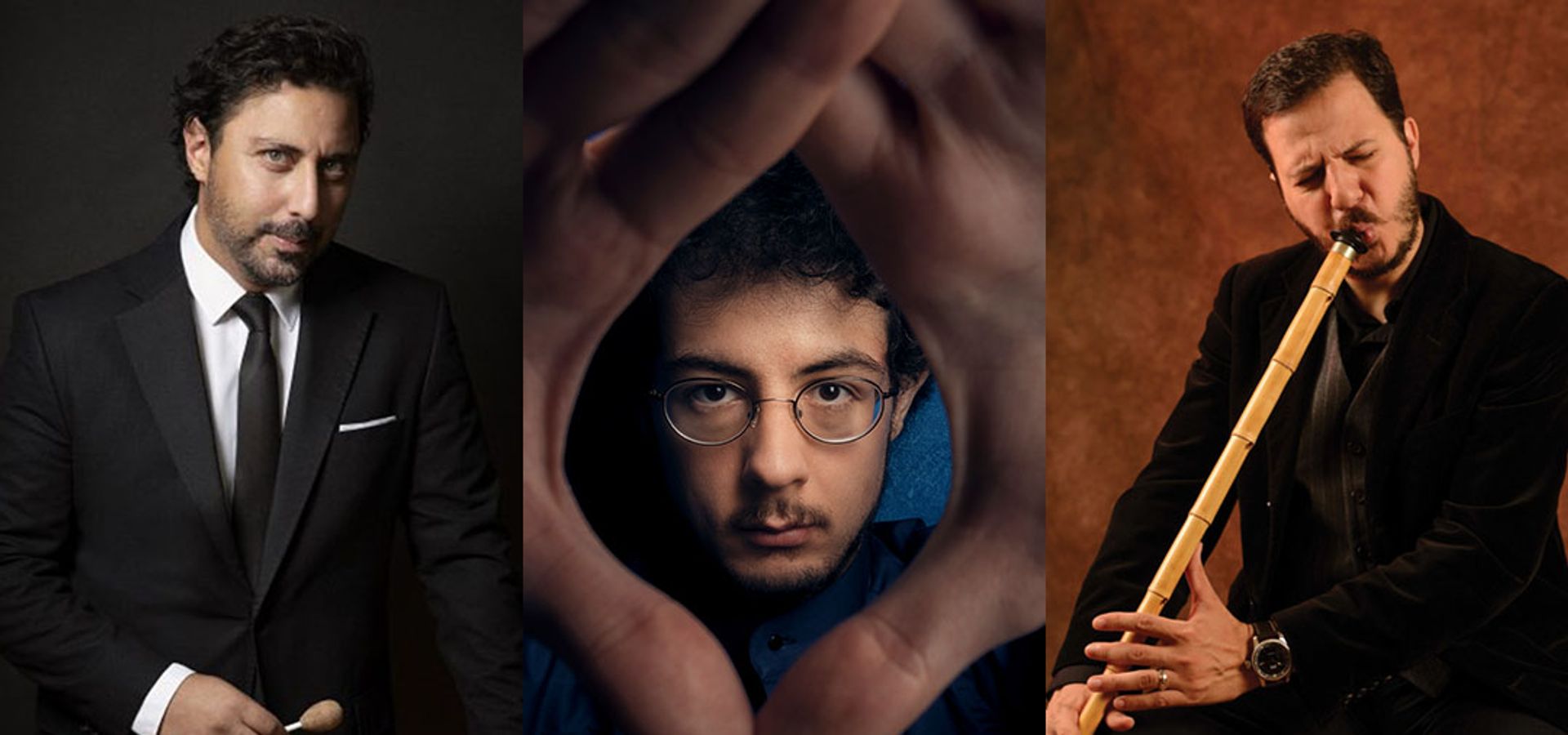 Samengestelde portretfoto van drie mannen. Links een man in zwart pak met een viool, in het midden een man die door zijn handen in een driehoek kijkt, en rechts een man in zwart pak die een ney (Turkse rietfluit) bespeelt tegen een warme bruine achtergrond.