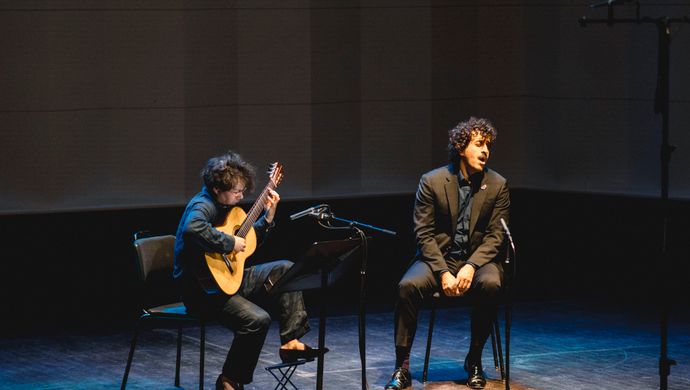 Sean Shibe en Karim Sulayman treden op op het podium