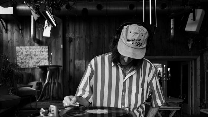 DJ Klapsalon behind the decks