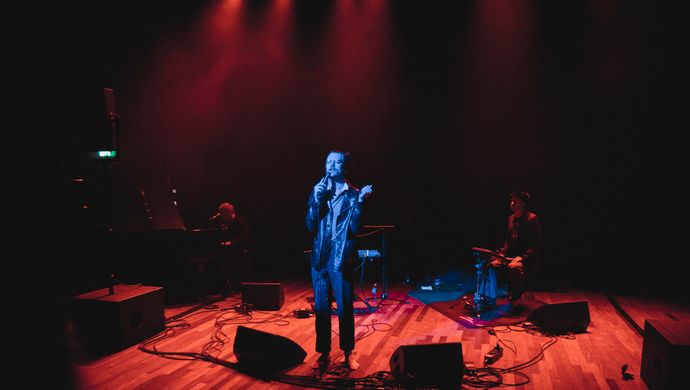 Sean Nicholas Savage singing with keyboardist and drummer