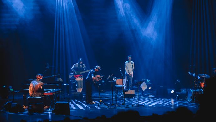 Drummer, pianist, guitarist, trumpeter and Dhafer Youssef on the stage 