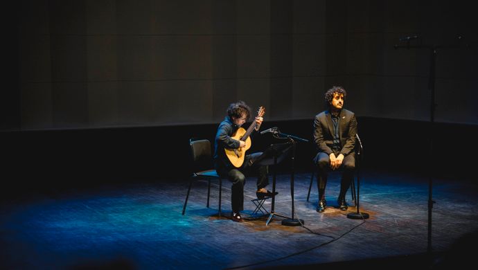 Sean Shibe en Karim Sulayman treden op op het podium